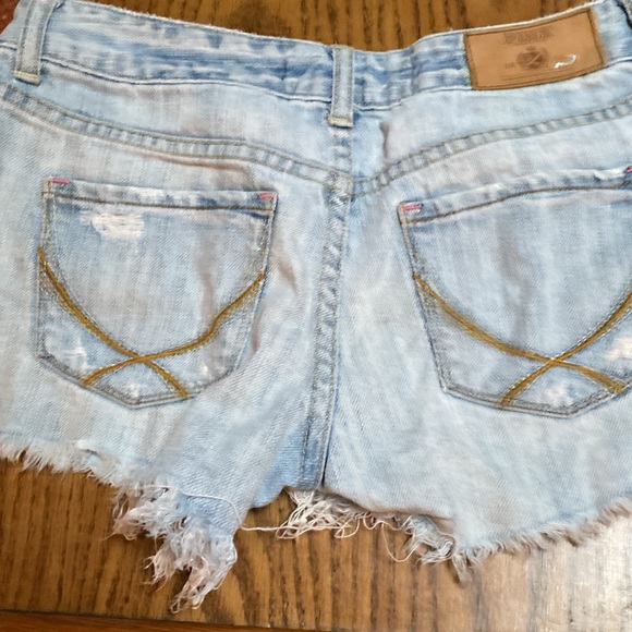 Jr VS pink size 2 shorts - Picture 2 of 3